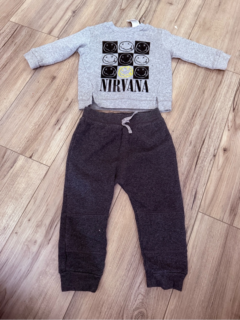 Nirvana Kids Gray Sweat Set Size 12 months